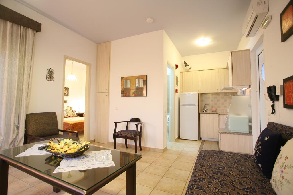 Aigli Apartments Néa Ankhíalos Buitenkant foto
