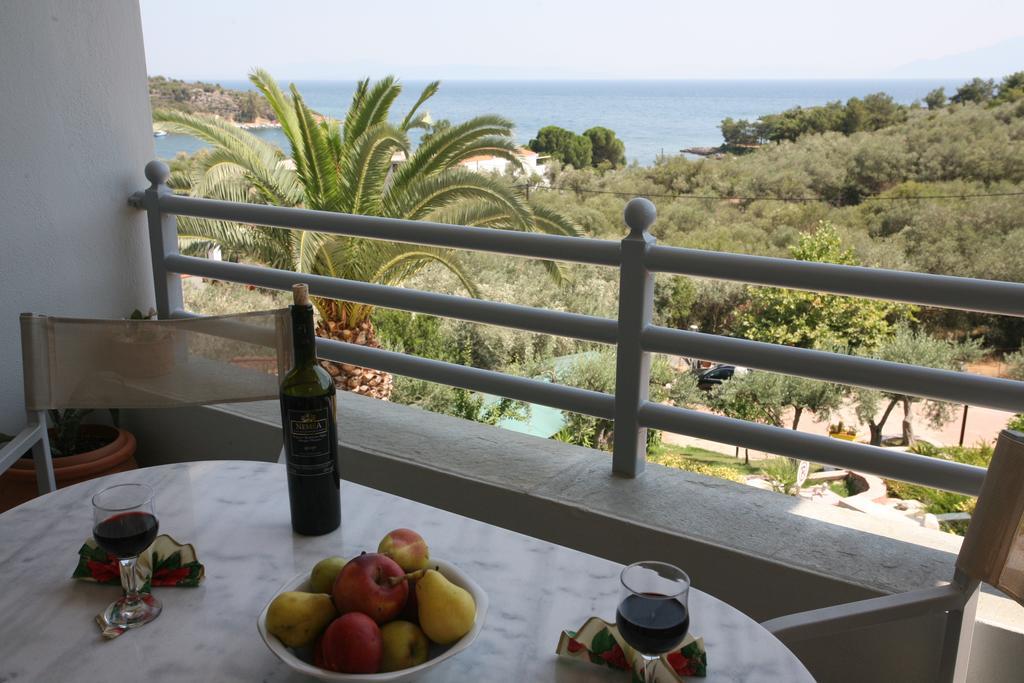 Aigli Apartments Néa Ankhíalos Buitenkant foto